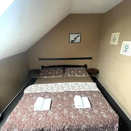 بيت ضيافة A Restaurace U Novaku